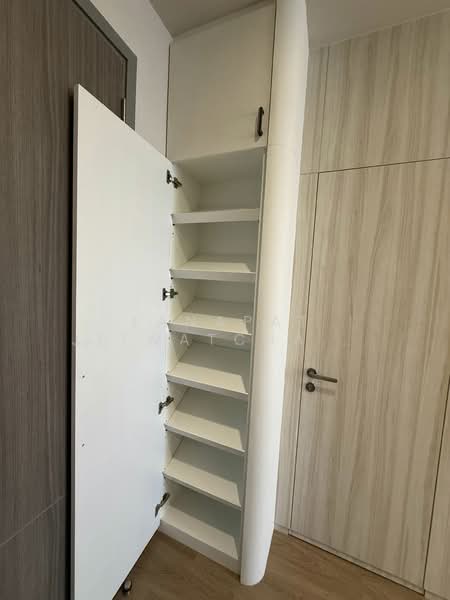 The Issara Sathorn, Bangkok, Chan Road, Thung Maha Mek, Sathon, Bangkok, 1 Bedroom, 37 sqm, Condo For Rent, by Tanapat Jitwatcharakomol, 500149563 - DDproperty.com