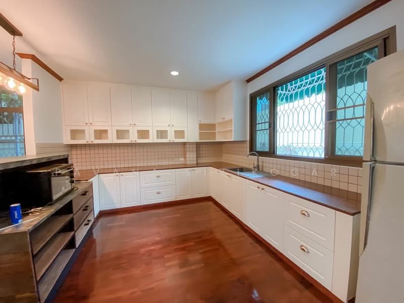 4-BR House, Bangkok, Khlong Toei, Khlong Toei, Bangkok, 4 Bedrooms, 450 sqm, Single Detached House For Rent, by Pavana Sirikogar, 500149598 - DDproperty.com