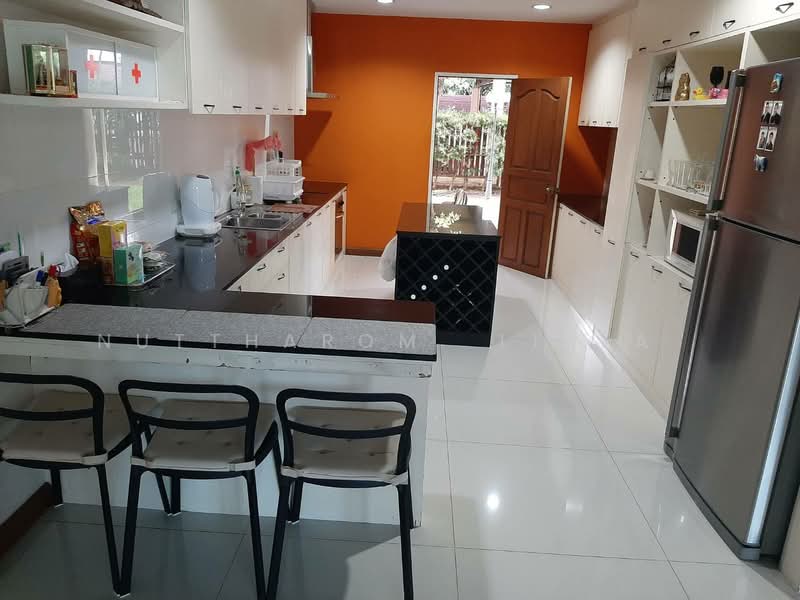 4-BR House, Bangkok, Bang Chak, Phra Khanong, Bangkok, 4 Bedrooms, 2,400 sqm, Single Detached House For Sale, by Nuttharom  Linla , 500149611 - DDproperty.com
