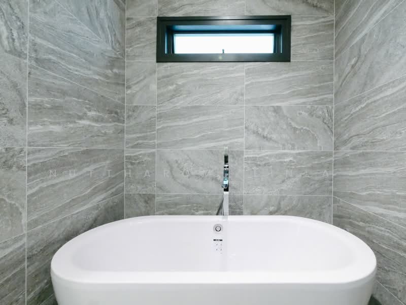 The Esse Sukhumvit 36, Bangkok, Soi Sukhumvit 36, Sukhumvit Road, Phra Kanong, Khlong Toei, Bangkok, 3 Bedrooms, 124 sqm, Condo For Sale, by Nuttharom  Linla , 500149693 - DDproperty.com