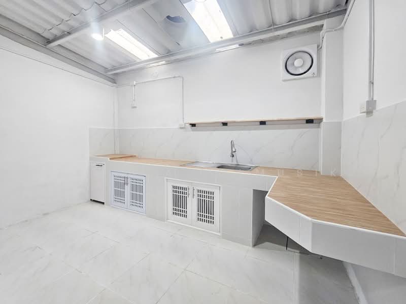 Baan Preecha 8, Bangkok, 458 Huamark Road, Hua Mak, Bang Kapi, Bangkok, 2 Bedrooms, 120 sqm, Townhouse For Sale, by Janjira Polmusik, 500149716 - DDproperty.com