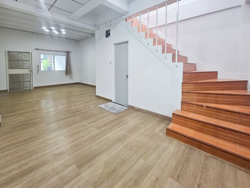 Baan Preecha 8, Bangkok, 458 Huamark Road, Hua Mak, Bang Kapi, Bangkok, 2 Bedrooms, 120 sqm, Townhouse For Sale, by Janjira Polmusik, 500149716 - DDproperty.com