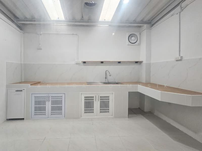 Baan Preecha 8 : บ้านปรีชา 8, กรุงเทพ, 458 ถนนหัวหมาก, หัวหมาก, บางกะปิ, กรุงเทพ, 120 ตร.ม., ทาวน์เฮ้าส์ ขาย, โดย Janjira Polmusik, 500149716 - DDproperty.com