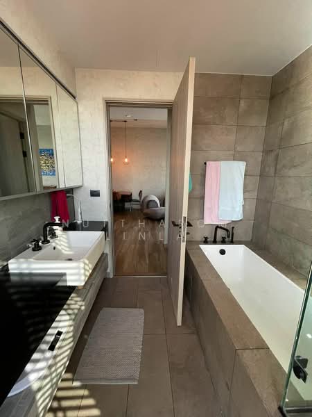 The Lofts Asoke, Bangkok, Sukhumvit 21 Road, Khlongtoei Nua, Watthana, Bangkok, 2 Bedrooms, 75 sqm, Condo For Sale, by Nuttharom  Linla , 500149725 - DDproperty.com