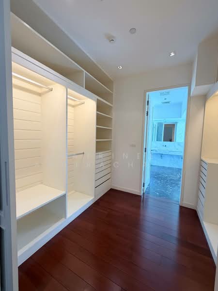 Le Raffine Sukhumvit 39, Bangkok, Soi Sukhumvit 39, Khlong Tan Nua, Watthana, Bangkok, 3 Bedrooms, 401 sqm, Condo For Rent, by Natrinee Aphirachatanon, 500149837 - DDproperty.com