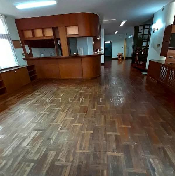 For Rent Detached House in Bang Rak Suitable for Business (SPSEVE1714), Bangkok, ซอย สันติภาพ, Si Phraya, Bang Rak, Bangkok, 9 Bedrooms, 400 sqm, Single Detached House For Rent, by Khun Eve, 500149873 - DDproperty.com