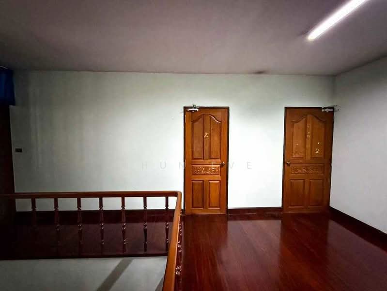 For Rent Detached House in Bang Rak Suitable for Business (SPSEVE1714), Bangkok, ซอย สันติภาพ, Si Phraya, Bang Rak, Bangkok, 9 Bedrooms, 400 sqm, Single Detached House For Rent, by Khun Eve, 500149873 - DDproperty.com