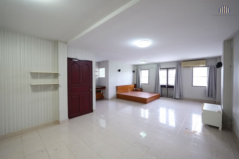 หมู่บ้านนี้ ติดมหาวิทยาลัย เนื้อที่เยอะ ทำเลดี! ขาย ทาวน์เฮ้าส์ 3 ชั้น หมู่บ้านพิบูลย์, Bangkok, Wong Sawang, Bang Sue, Bangkok, 4 Bedrooms, 350 sqm, Townhouse For Sale, by คุณจี, 500149910 - DDproperty.com