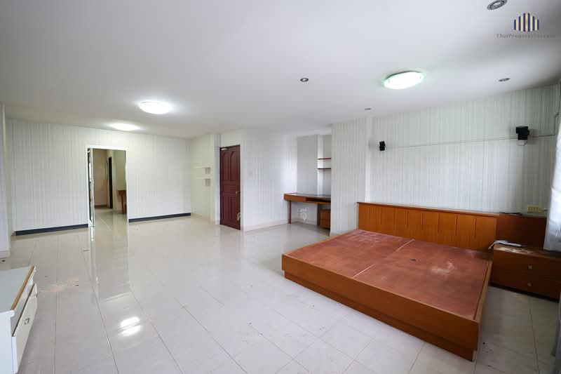 หมู่บ้านนี้ ติดมหาวิทยาลัย เนื้อที่เยอะ ทำเลดี! ขาย ทาวน์เฮ้าส์ 3 ชั้น หมู่บ้านพิบูลย์, Bangkok, Wong Sawang, Bang Sue, Bangkok, 4 Bedrooms, 350 sqm, Townhouse For Sale, by คุณจี, 500149910 - DDproperty.com