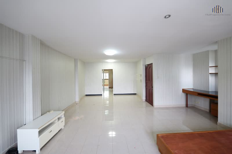 หมู่บ้านนี้ ติดมหาวิทยาลัย เนื้อที่เยอะ ทำเลดี! ขาย ทาวน์เฮ้าส์ 3 ชั้น หมู่บ้านพิบูลย์, Bangkok, Wong Sawang, Bang Sue, Bangkok, 4 Bedrooms, 350 sqm, Townhouse For Sale, by คุณจี, 500149910 - DDproperty.com