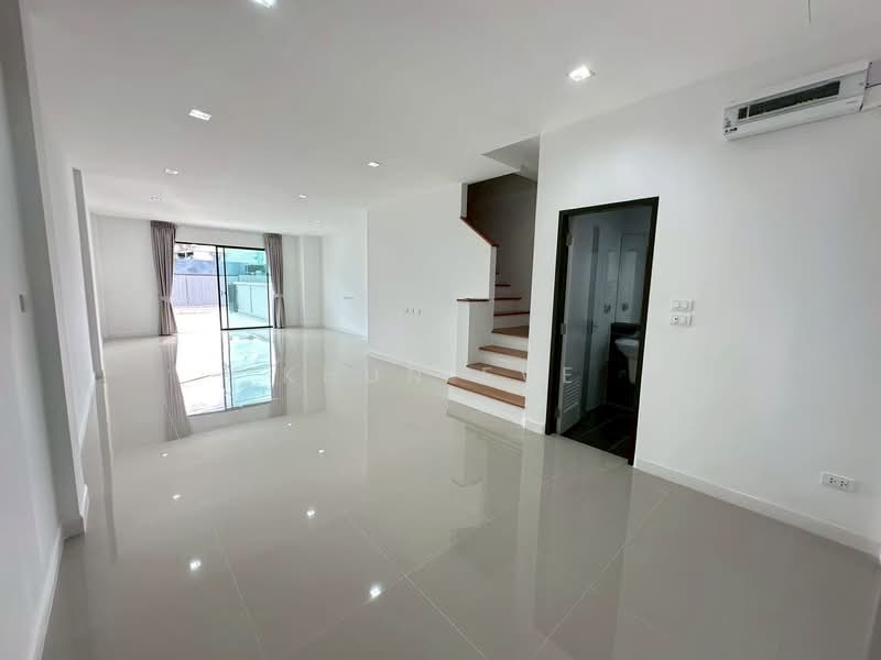 Townhome Lat Phrao Chokchai 4 Suitable for business purposes ( SPSEVE1715 ), Bangkok, สตรีวิทยา 2 ซอย 29, Lat Phrao, Lat Phrao, Bangkok, 3 Bedrooms, 300 sqm, Townhouse For Rent, by Khun Eve, 500149930 - DDproperty.com