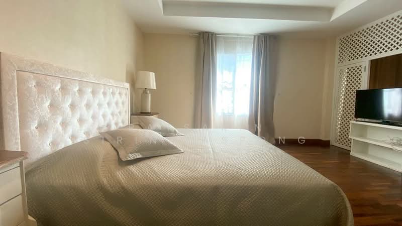 Baan Klang Krung Thonglor, Bangkok, 55 Soi Sukhumvit 55, Khlong Tan Nua, Watthana, Bangkok, 4 Bedrooms, 300 sqm, Townhouse For Rent, by Ratsarin Sirinipaspong, 500149996 - DDproperty.com