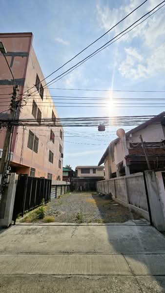 ราคานี้หลุดมาแปลงเดียว! ขายที่ดินเปล่า ในซอย ประชาชื่น 37 แยก1-2 เหมาะอยู่อาศัย หรือทำบ้าน, กรุงเทพ, วงศ์สว่าง, บางซื่อ, กรุงเทพ, 148 ตร.ม., ที่ดิน ขาย, โดย คุณจี, 500150123 - DDproperty.com