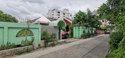 ขาย - บ้านพร้อมที่ดินซอยบรมราชินี 5, กรุงเทพ