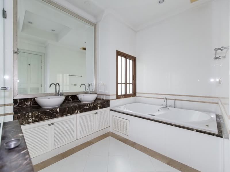 Baan Sansiri Sukhumvit 67, Bangkok, 32 Soi Sukhumvit 67, Phra Kanong Nua, Watthana, Bangkok, 4 Bedrooms, 394 sqm, Single Detached House For Rent, by Khun Real, 500150210 - DDproperty.com