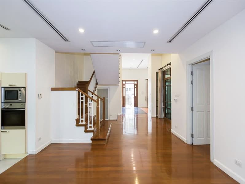Baan Sansiri Sukhumvit 67, Bangkok, 32 Soi Sukhumvit 67, Phra Kanong Nua, Watthana, Bangkok, 4 Bedrooms, 394 sqm, Single Detached House For Rent, by Khun Real, 500150210 - DDproperty.com