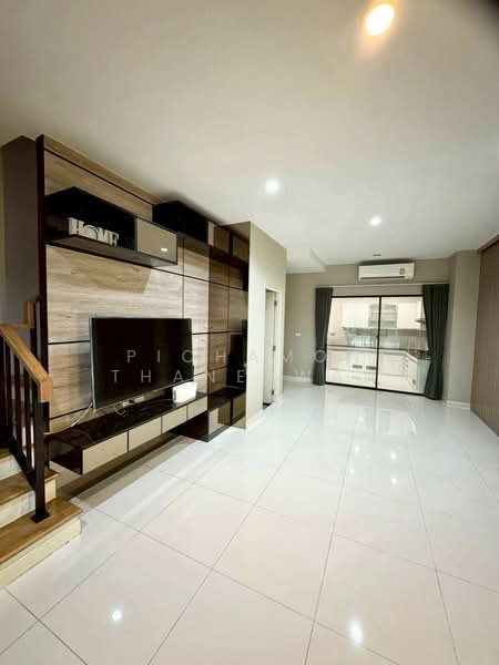 Baan Klang Muang Ladprao-Serithai : บ้านกลางเมือง ลาดพร้าว-เสรีไทย, กรุงเทพ, 8-2 ซอยเสรีไทย 52, คันนายาว, คันนายาว, กรุงเทพ, 152 ตร.ม., ทาวน์เฮ้าส์ ขาย, โดย Pichamon Thaneewan, 500150341 - DDproperty.com