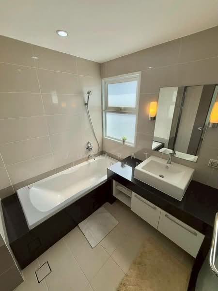 Supalai River Resort, Bangkok, 99 Charoennakhon Road, Samlae, Thon Buri, Bangkok, 3 Bedrooms, 192 sqm, Condo For Sale, by Jutarat Jitmun, 500150415 - DDproperty.com