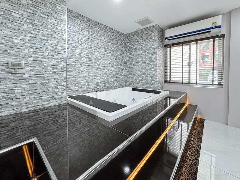 The Kris Ratchada 17, Bangkok, Inthamara 45 Alley, Din Daeng, Din Daeng, Bangkok, 1 Bedroom, 46 sqm, Condo For Sale, by Ladda Suebthai, 500150555 - DDproperty.com