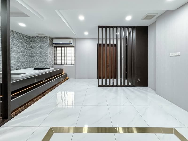 The Kris Ratchada 17, Bangkok, Inthamara 45 Alley, Din Daeng, Din Daeng, Bangkok, 1 Bedroom, 46 sqm, Condo For Sale, by Ladda Suebthai, 500150555 - DDproperty.com