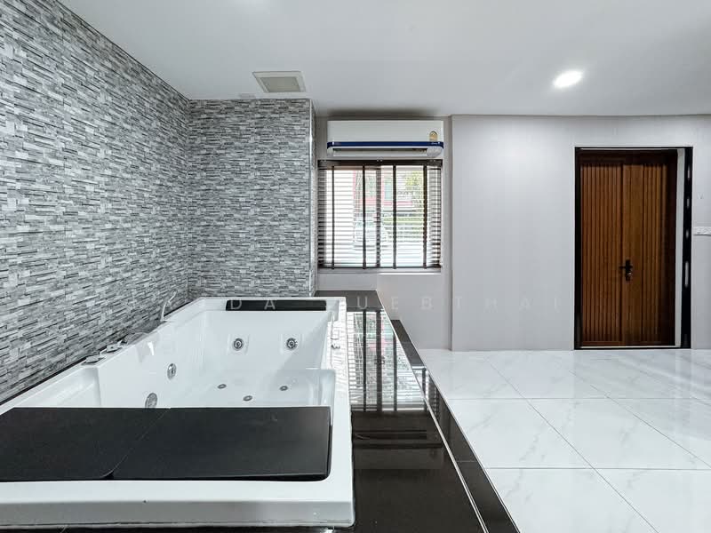 The Kris Ratchada 17, Bangkok, Inthamara 45 Alley, Din Daeng, Din Daeng, Bangkok, 1 Bedroom, 46 sqm, Condo For Sale, by Ladda Suebthai, 500150555 - DDproperty.com