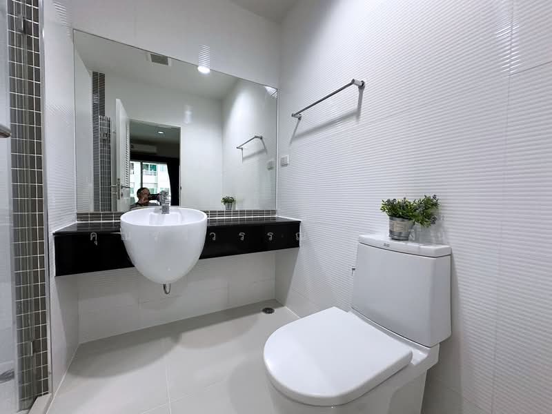 The Fourwings Residence, Bangkok, 335 Srinakarin, Hua Mak, Bang Kapi, Bangkok, 1 Bedroom, 71 sqm, Condo For Rent, by คุณรวีวรรณ อู่เงิน, 500150637 - DDproperty.com