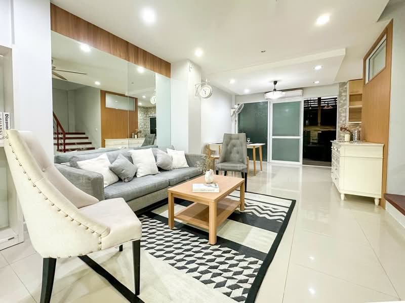 Thanapat Haus Sathorn - Narathiwas, Bangkok, Soi Chuen Chitrung, Nontri Road, Chong Nonsi, Yan Nawa, Bangkok, 3 Bedrooms, 200 sqm, Townhouse For Sale, by ธัญวัลย์ มานะกิจรุ่งเรือง, 500150650 - DDproperty.com