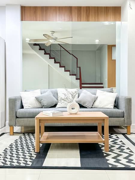 Thanapat Haus Sathorn - Narathiwas, Bangkok, Soi Chuen Chitrung, Nontri Road, Chong Nonsi, Yan Nawa, Bangkok, 3 Bedrooms, 200 sqm, Townhouse For Sale, by ธัญวัลย์ มานะกิจรุ่งเรือง, 500150650 - DDproperty.com