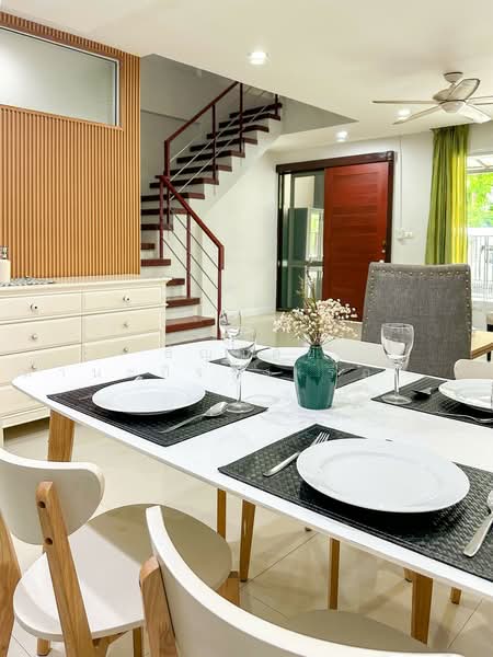 Thanapat Haus Sathorn - Narathiwas, Bangkok, Soi Chuen Chitrung, Nontri Road, Chong Nonsi, Yan Nawa, Bangkok, 3 Bedrooms, 200 sqm, Townhouse For Sale, by ธัญวัลย์ มานะกิจรุ่งเรือง, 500150650 - DDproperty.com