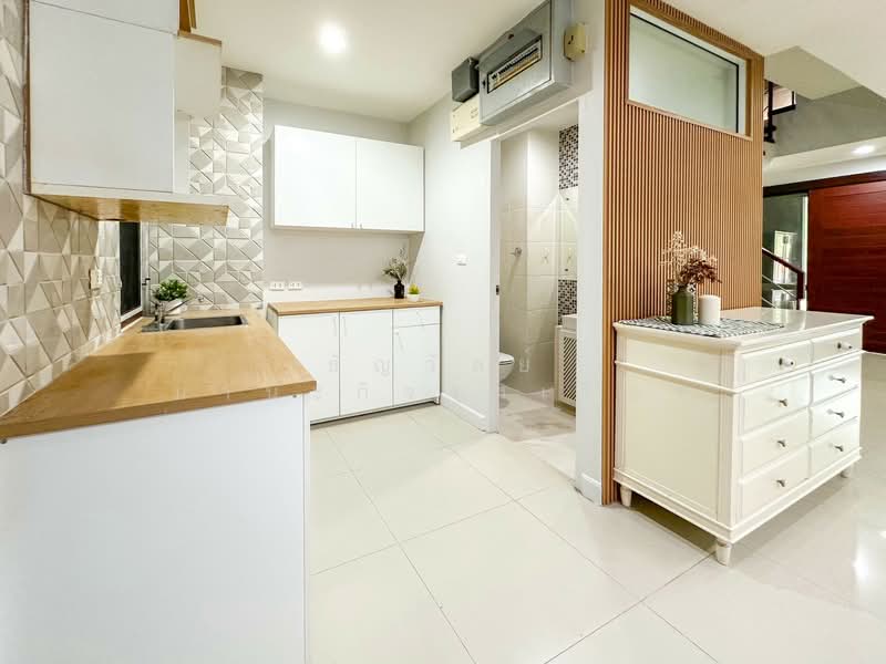 Thanapat Haus Sathorn - Narathiwas : ธนาพัฒน์ เฮ้าส์ สาทร - นราธิวาสฯ, กรุงเทพ, ซอยชื่นจิตร ถนนนนทรี, ช่องนนทรี, ยานนาวา, กรุงเทพ, 200 ตร.ม., ทาวน์เฮ้าส์ ขาย, โดย ธัญวัลย์ มานะกิจรุ่งเรือง, 500150650 - DDproperty.com