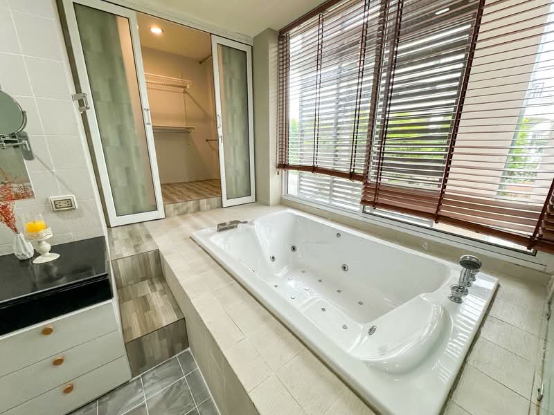 Thanapat Haus Sathorn - Narathiwas, Bangkok, Soi Chuen Chitrung, Nontri Road, Chong Nonsi, Yan Nawa, Bangkok, 3 Bedrooms, 200 sqm, Townhouse For Sale, by ธัญวัลย์ มานะกิจรุ่งเรือง, 500150650 - DDproperty.com