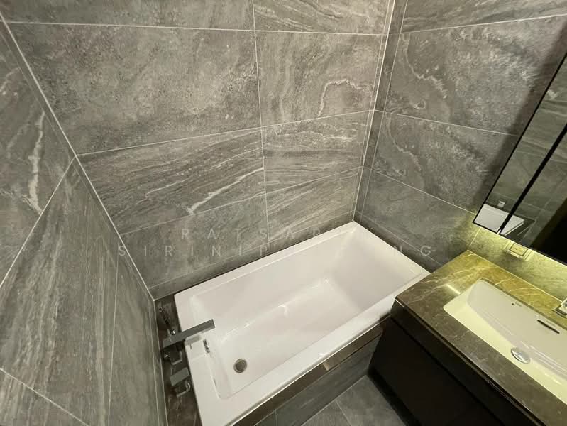 The Esse Sukhumvit 36, Bangkok, Soi Sukhumvit 36, Sukhumvit Road, Phra Kanong, Khlong Toei, Bangkok, 1 Bedroom, 43 sqm, Condo For Rent, by Ratsarin Sirinipaspong, 500150740 - DDproperty.com