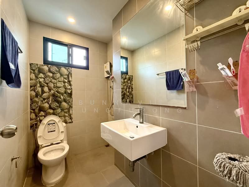 The Ricco Town Wongwaen-Hathairat, Bangkok, Thairaman Road, Sam Wa Tawan Tok, Khlong Sam Wa, Bangkok, 4 Bedrooms, 138 sqm, Townhouse For Sale, by Bunnavit Faungfupong, 500150929 - DDproperty.com