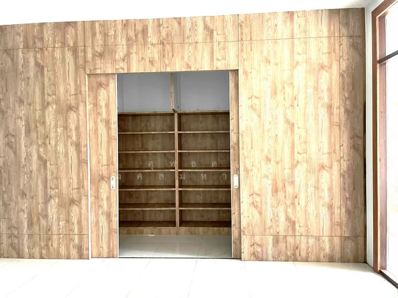 ขายที่ดินพร้อมบ้านเดี่ยว 2 ชั้น ถนนเลียบคลองประปา ต.คลองเกลือ อ.ปากเกร็ด นนทบุรี, Nonthaburi, ถนนเลียบคลองประปา, Khlong Klue, Pak Kret, Nonthaburi, , 2,400 sqm, Land For Sale, by ศุทธดา มงคลมหาลาภ, 500151283 - DDproperty.com