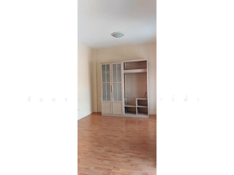 For Rent - Vista avenue, Bangkok