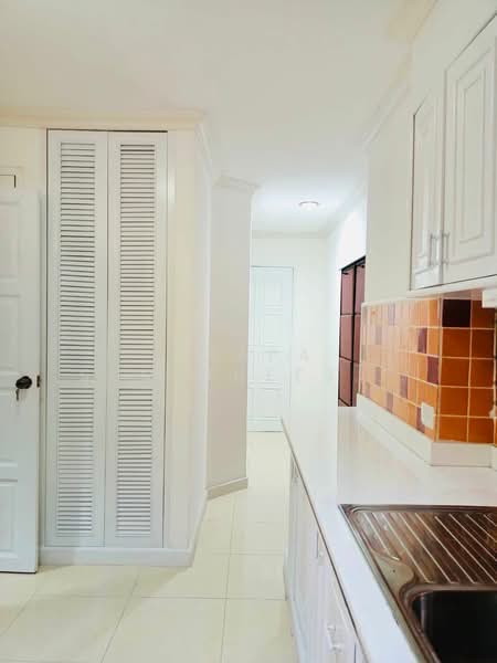 Fifty Fifth Tower, Bangkok, 84 Soi Sukhumvit 55, Sukhumvit Road, Khlong Tan Nua, Watthana, Bangkok, 3 Bedrooms, 195 sqm, Condo For Sale, by Orapa Sumetheesirisakul, 500151486 - DDproperty.com