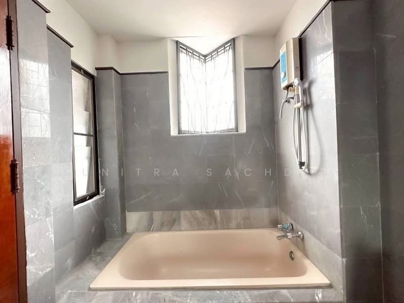 บ้านแฝด 4 ชั้น หมู่บ้าน Home Avenue, Bangkok, Bang Chak, Phra Khanong, Bangkok, 5 Bedrooms, 148 sqm, Semi-Detached House (Twin House) For Rent, by Sunitra Sachdev, 500151548 - DDproperty.com