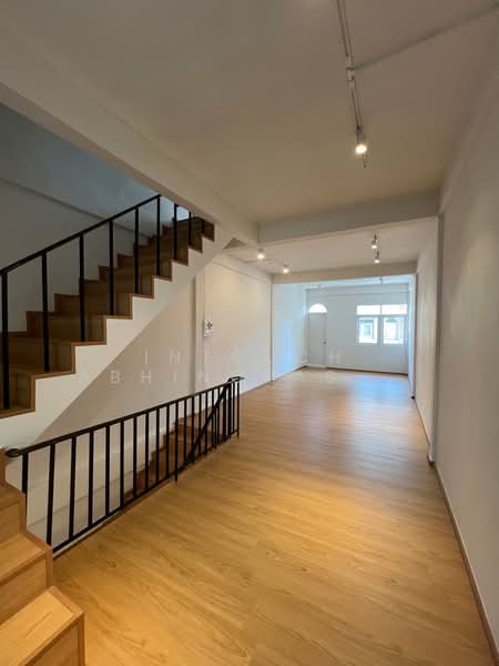 4-BR Townhouse, Bangkok, Khlong Ton Sai, Khlong San, Bangkok, 4 Bedrooms, 200 sqm, Townhouse For Rent, by Intouch Abhinorasaeth, 500151560 - DDproperty.com