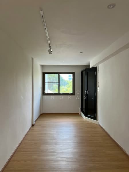 4-BR Townhouse, Bangkok, Khlong Ton Sai, Khlong San, Bangkok, 4 Bedrooms, 200 sqm, Townhouse For Sale, by Intouch Abhinorasaeth, 500151564 - DDproperty.com