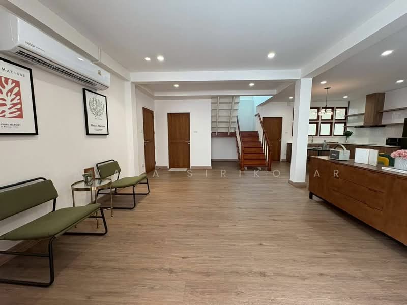 3-BR Townhouse, Bangkok, Phra Kanong Nua, Watthana, Bangkok, 3 Bedrooms, 250 sqm, Townhouse For Rent, by Pavana Sirikogar, 500151598 - DDproperty.com