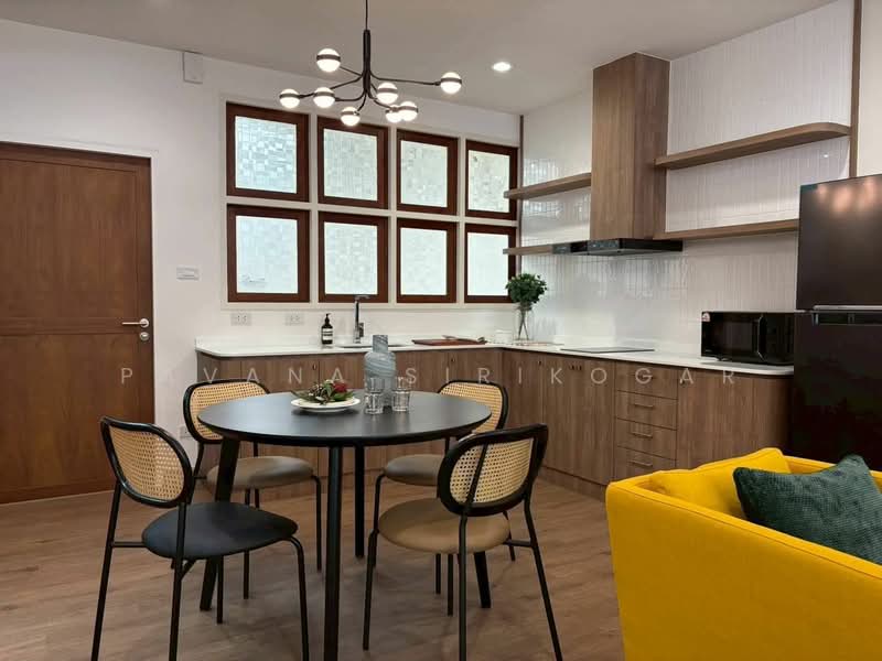 3-BR Townhouse, Bangkok, Phra Kanong Nua, Watthana, Bangkok, 3 Bedrooms, 250 sqm, Townhouse For Rent, by Pavana Sirikogar, 500151598 - DDproperty.com