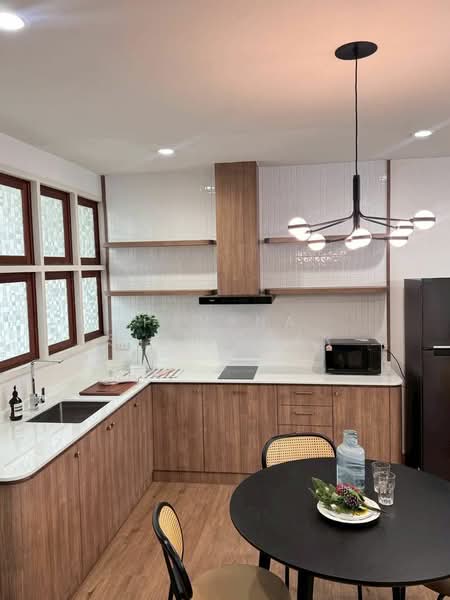 3-BR Townhouse, Bangkok, Phra Kanong Nua, Watthana, Bangkok, 3 Bedrooms, 250 sqm, Townhouse For Rent, by Pavana Sirikogar, 500151598 - DDproperty.com