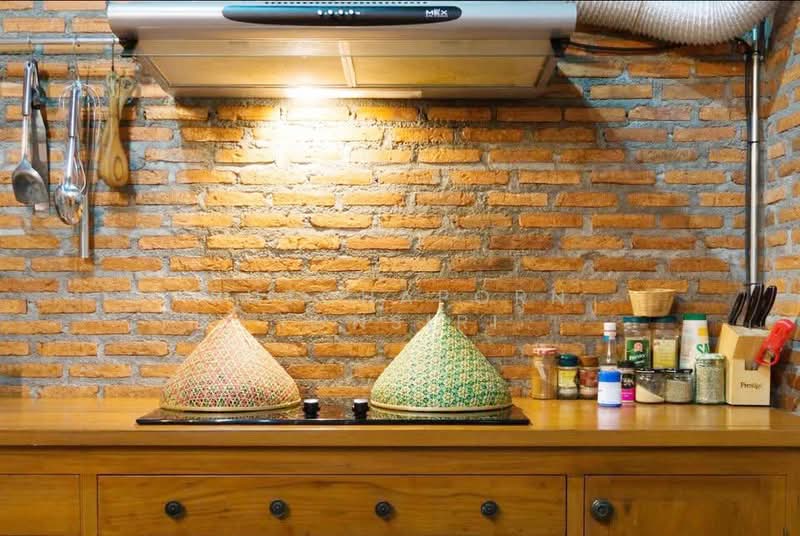 ทาวน์เฮ้าส์ให้เช่า – ใกล้สนามกอล์ฟลานนา เพียง 5 นาที ค่าเช่า 25,000 บาท / เดือน รหัสทรัพย์ : No.4H17, Chiang Mai, Chang Phuak, Muang Chiang Mai, Chiang Mai, 3 Bedrooms, 110 sqm, Townhouse For Rent, by Rutchaporn Tunsiri, 500151673 - DDproperty.com