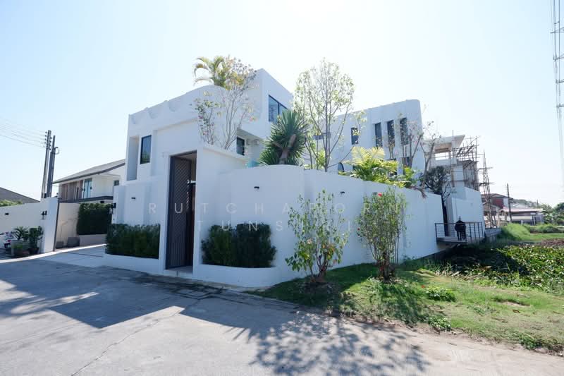 Pool Villa ให้เช่า – ใกล้เซ็นทรัลเฟสติวัล เพียง 10 นาที ค่าเช่า 200,000 บาท / เดือน รหัสทรัพย์ : No., เชียงใหม่, สันพระเนตร, สันทราย, เชียงใหม่, 200 ตร.ม., บ้านเดี่ยว ให้เช่า, โดย Rutchaporn Tunsiri, 500151701 - DDproperty.com