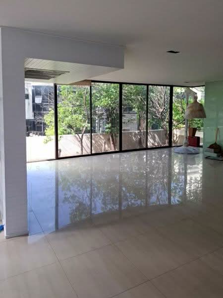 Supalai Place Sukhumvit 39, Bangkok, 175-179 Soi Sukhumvit 39 Sukhumvit Road, Khlong Tan Nua, Watthana, Bangkok, 3 Bedrooms, 214 sqm, Condo For Sale, by Orapa Sumetheesirisakul, 500151885 - DDproperty.com