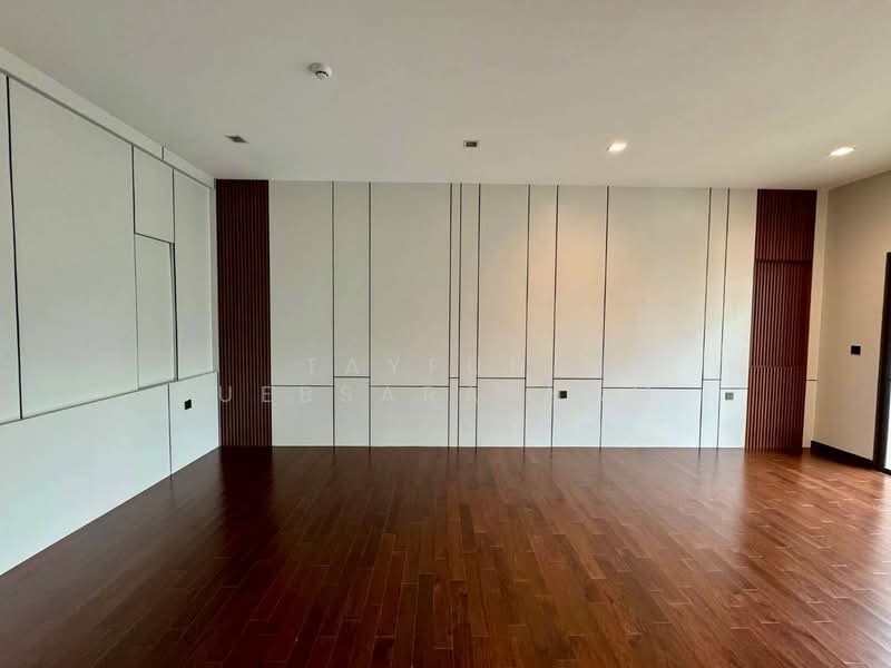 Granada Pinklao-Phetkasem, Bangkok, Kanjanapisek Bang Khae, Bang Kae Nua, Bang Khae, Bangkok, 6 Bedrooms, 935 sqm, Single Detached House For Sale, by Tayfun Suebsarakham , 500151904 - DDproperty.com