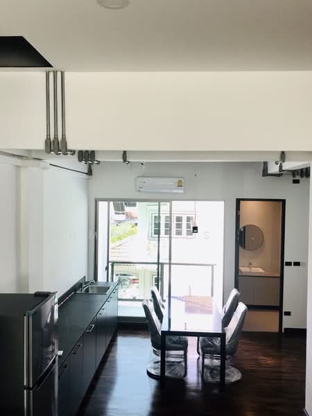 Prompak Gardens Condominium, Bangkok, Sukhumvit, Khlongtoei Nua, Watthana, Bangkok, 3 Bedrooms, 342 sqm, Condo For Sale, by Orapa Sumetheesirisakul, 500151910 - DDproperty.com