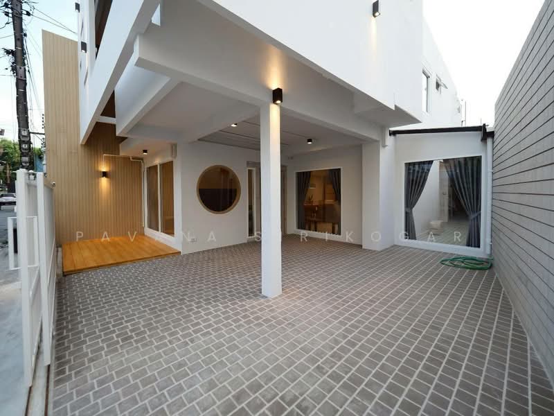3-BR House, Bangkok, Phra Kanong Nua, Watthana, Bangkok, 3 Bedrooms, 204 sqm, Single Detached House For Rent, by Pavana Sirikogar, 500152027 - DDproperty.com