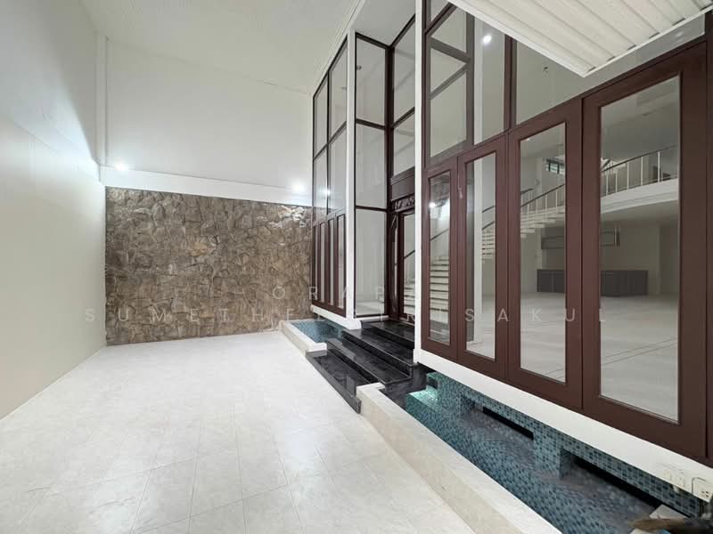 5-BR Townhouse, Bangkok, Rong Muang, Pathum Wan, Bangkok, 5 Bedrooms, 1,000 sqm, Townhouse For Sale, by Orapa Sumetheesirisakul, 500152277 - DDproperty.com