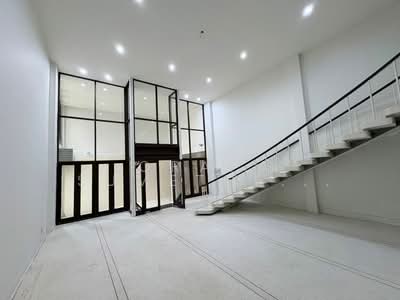 ขาย - ทาวน์เฮ้าส์ 5-ห้องนอน, กรุงเทพ